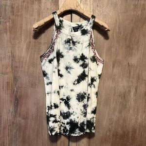 TORRID  TIE DYED BOHEMIAN TANK w/ Embroidery Trim Size 0X